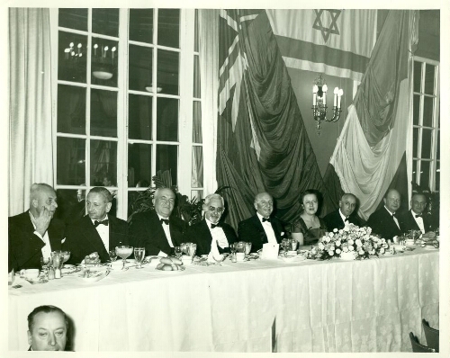 Convives lors d'un dîner des American Friends of Alliance Friends au Waldorf Astoria Hotel New-York dans les années soixante